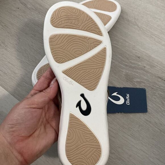 OluKai Kipe'a Heu- Black fuzzy lounge slippers- Women's size 10 - Picture 5 of 5